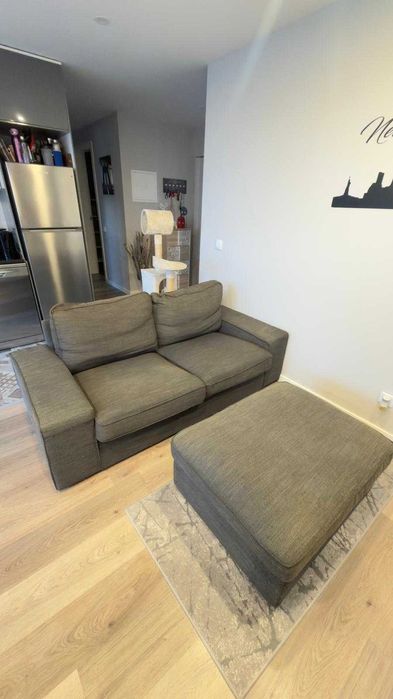 Sofá e pufe (cinzento escuro)