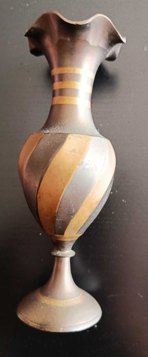Jarra decorativa em metal