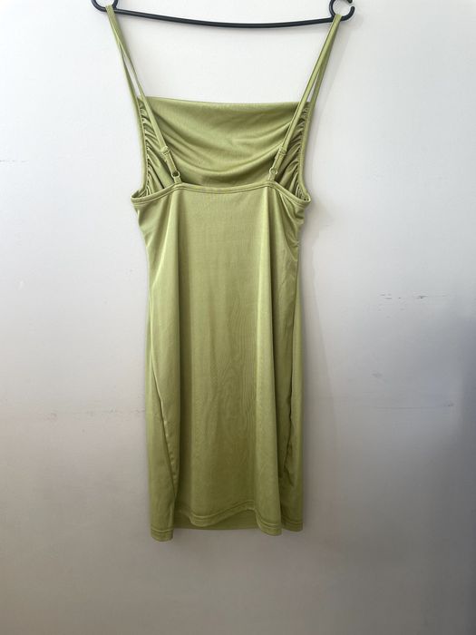 Błyszcząca sukienka mini na ramiączkach zielona