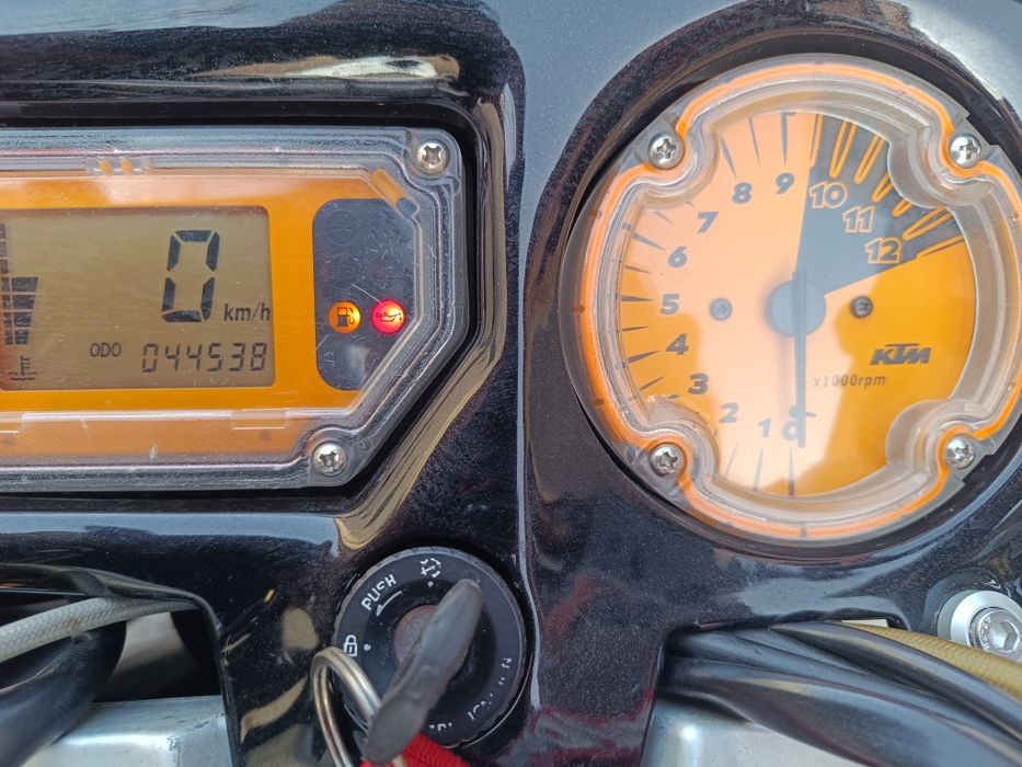 KTM super duke 990 de 2005 de garagem