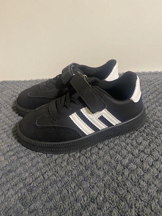 Кросовки на хлопчика нові 33розмір