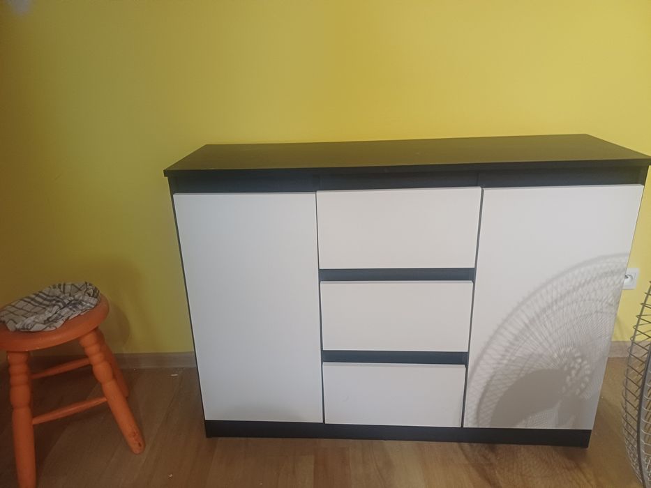 Zestaw mebli w dobrym stanie