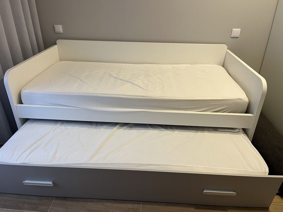 Cama dupla solteiro branca e cinza