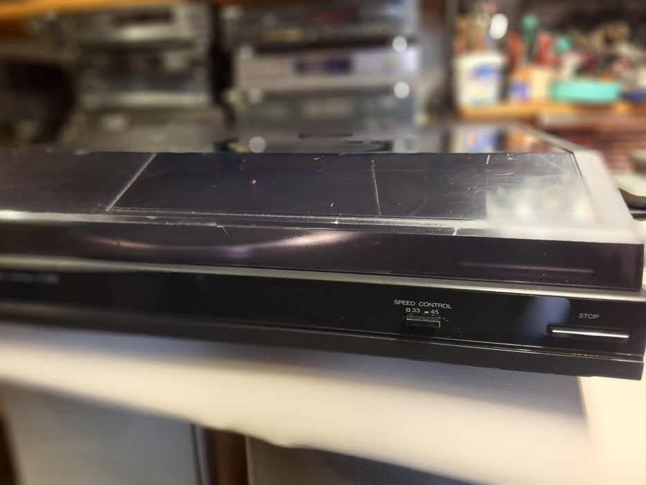 Gramofon Sansui P-1100