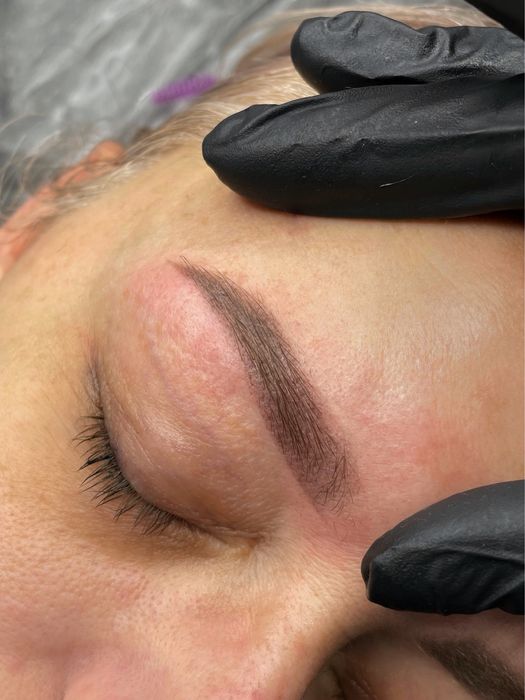 Modelka na makijaz permanenty