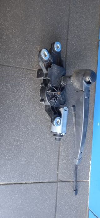 VW Scirocco silniczek  ramię wycieraczki tył 1K8955711