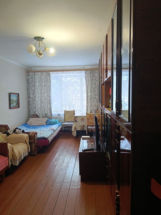 Продам двухкомнатную квартиру ( часть от недвижимости)проспект Свободы