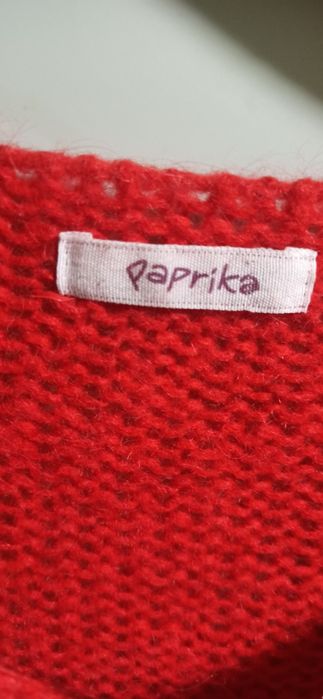 Червоний светрик з мохеру.