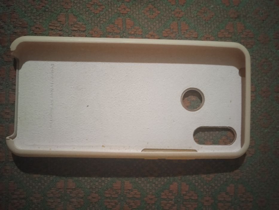 Чохол для телефону Huawei Nova 3i або P Smart Plus.