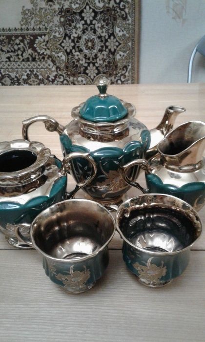 Продам кофейные сервизы на 5 персон на стойке и другие