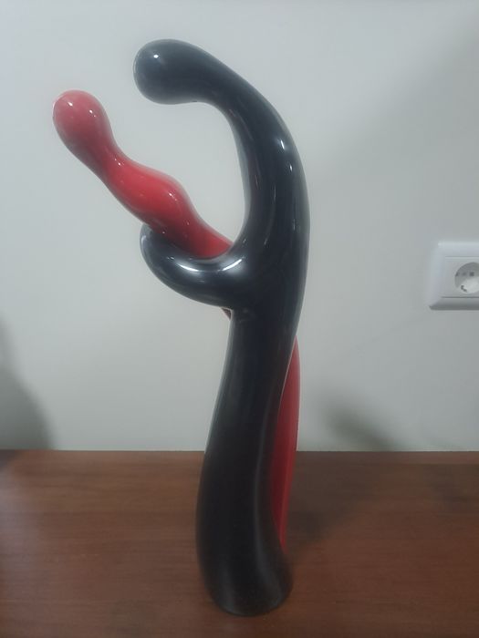 Adorno homem segurar na mulher