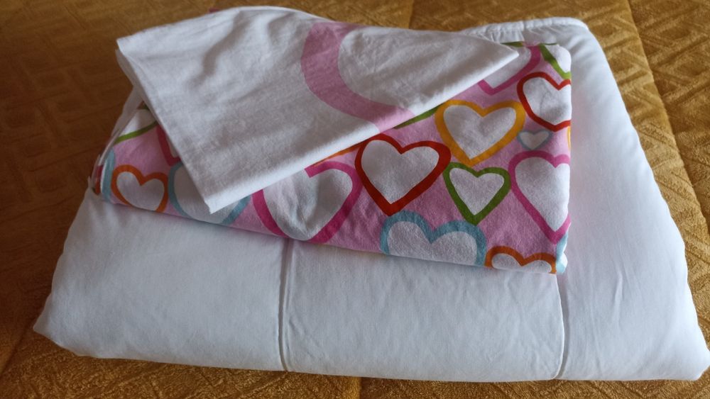 Conjunto Edredão IKEA SMÅSPORRE (150x200) + Capa e Fronha de Corações