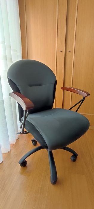 Conjunto secretária + cadeira de escritório