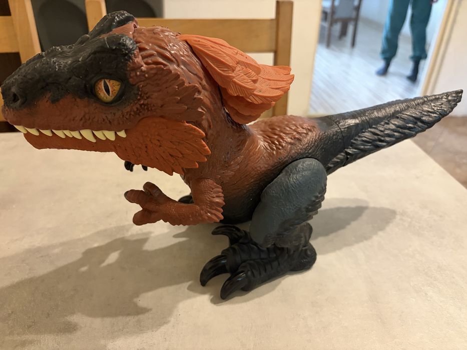 Interaktywny Dinozaur Pyroraptor Jurassic World Mattel  Uncaged