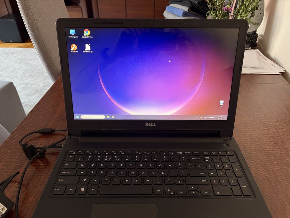 Laptop Dell  Ispiron 15 dysk SSD  ,8 GB  RAM , Intel Core i3 super stan