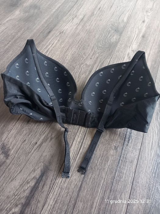 Gładki stanik Chantelle ok. 75C push-up czarny exclusive france