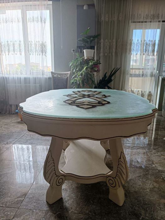 Стол в гостиную и стулья