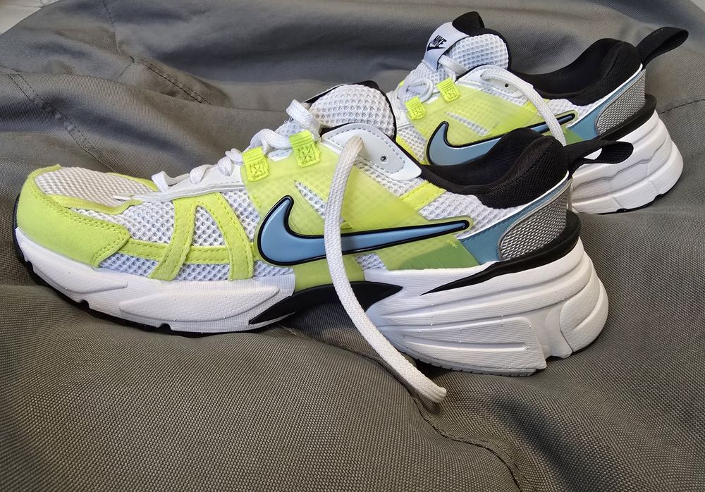 Оригінальні кросівки Nike V2K Run (Розмір 43 / 28 см) — Нові