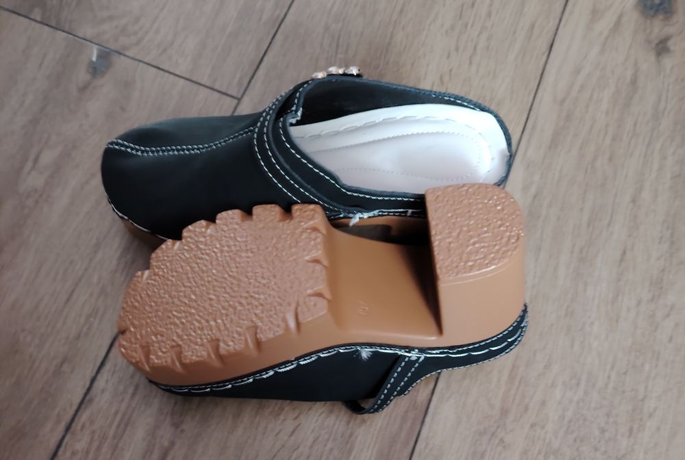 Buty na koturnie