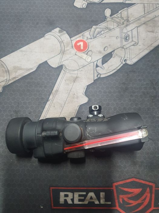 Acog NLAW на пікатінні