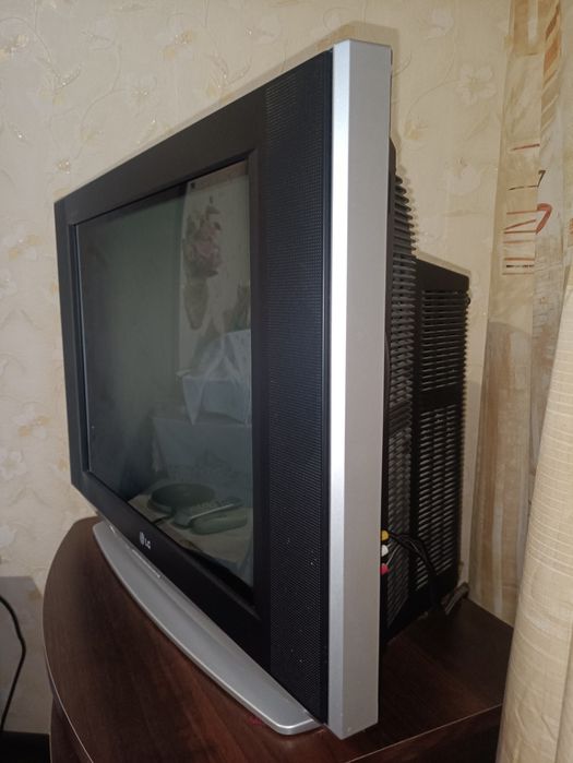Телевізор LG 21FS4RLX формат Super Slim