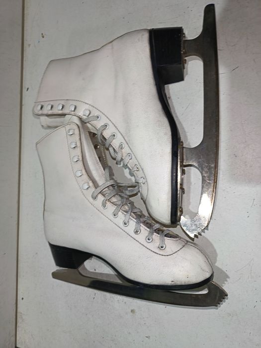 Łyżwy figurowe damskie skóra POLSPORT  rozmiar 38