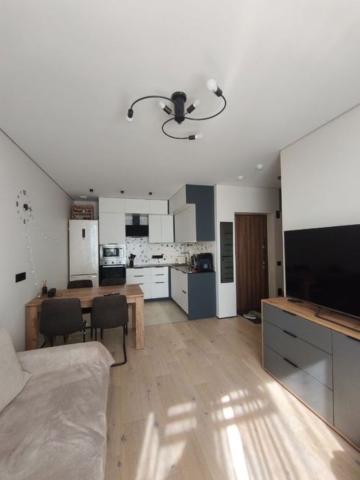 Оренда євро-2к квартири 42м², ЖК Варшавський Плюс. Автономне світло, 2 поверх