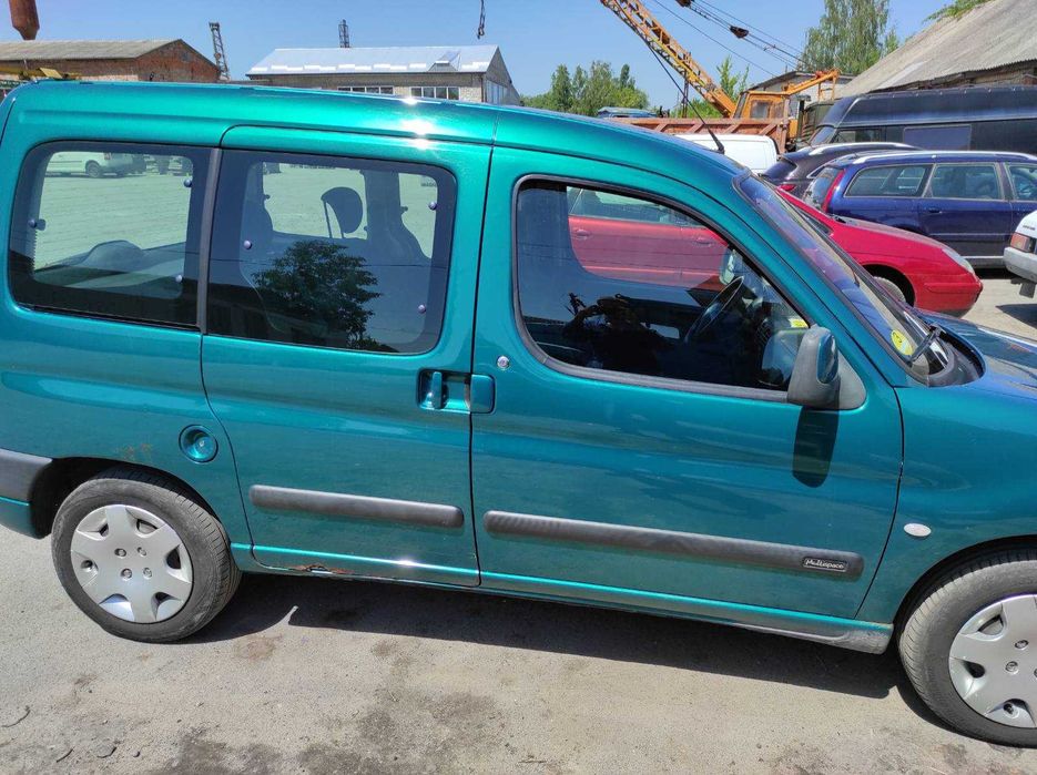 Автомобіль Сітроен берлінго