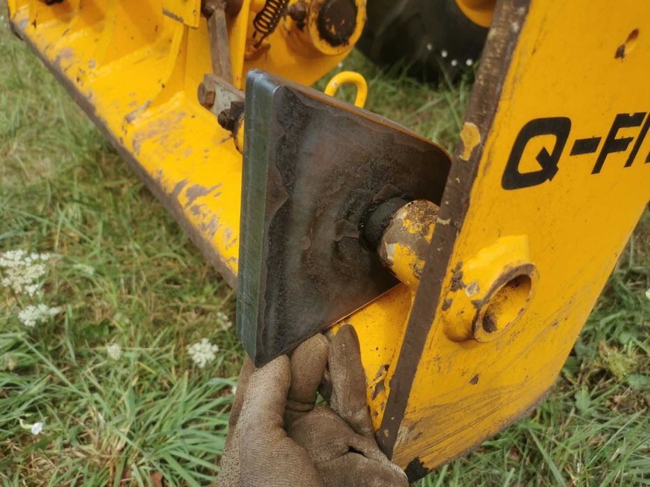 Mocowanie JCB Q-Fit hak #30mm, dzielone, widły, szufla, łyżka, adapter