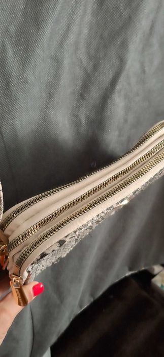 Bolsa com padrão cobra