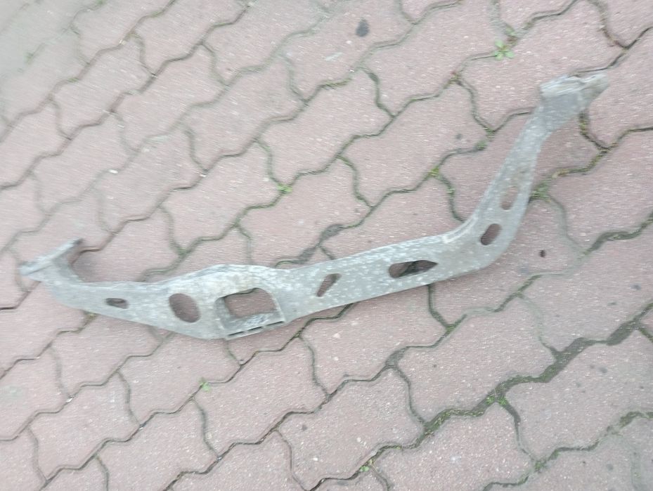 Audi a4 b8  A5 belka wzmocnienie silnika