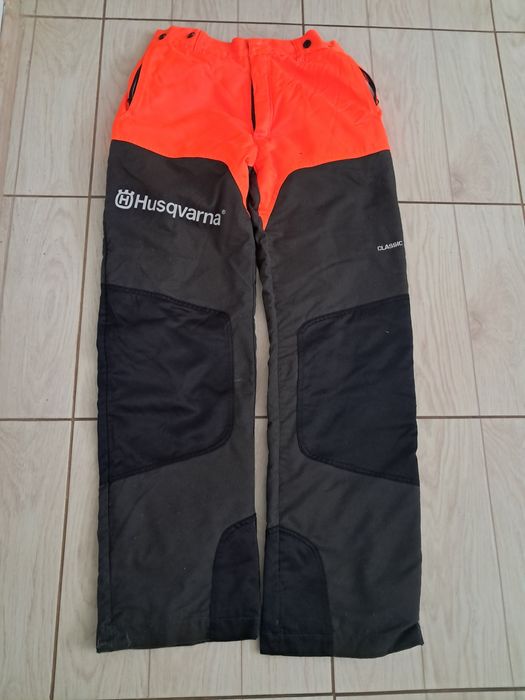 захисні штани для роботи з бензопилою Husqvarna Classic 20A.