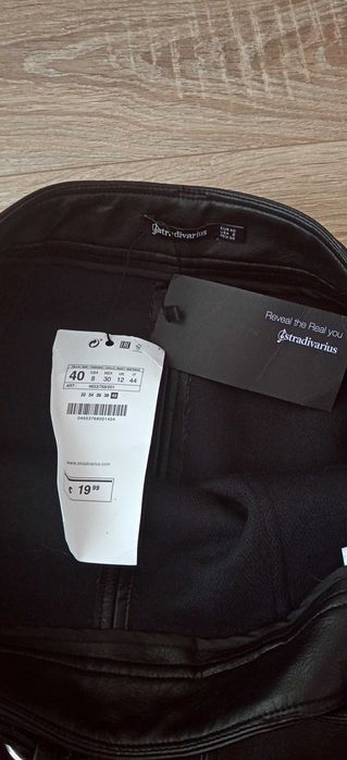 Spódnica krótka mini z ekoskóry damska czarna L/40 Stradivarius