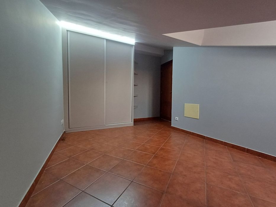 Alugo quartos  em Alcains