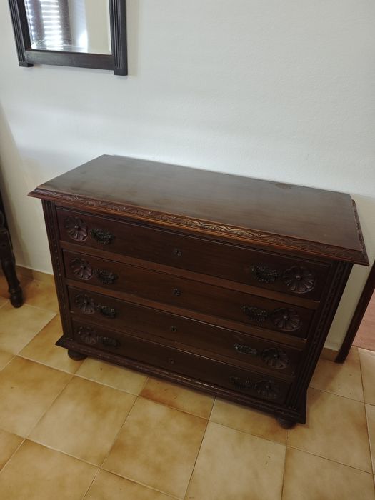 Cómoda mobília antiga 4 gavetas