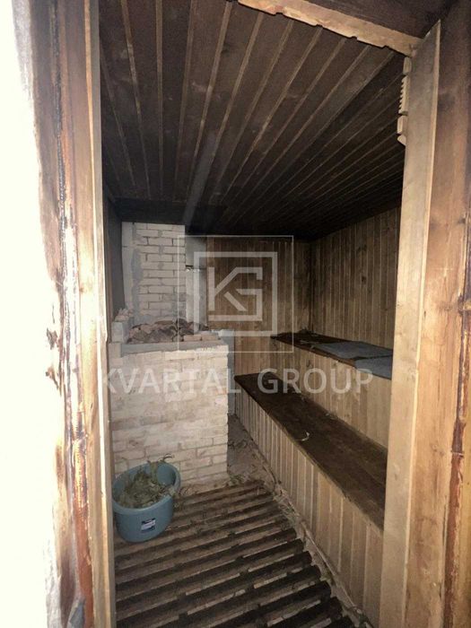 Продаж Домоволодіння у Києві- 10 соток землі, гараж, гостьовий будинок