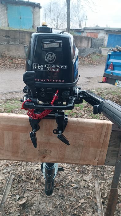 Лодочный мотор mercury 5.  4 такта