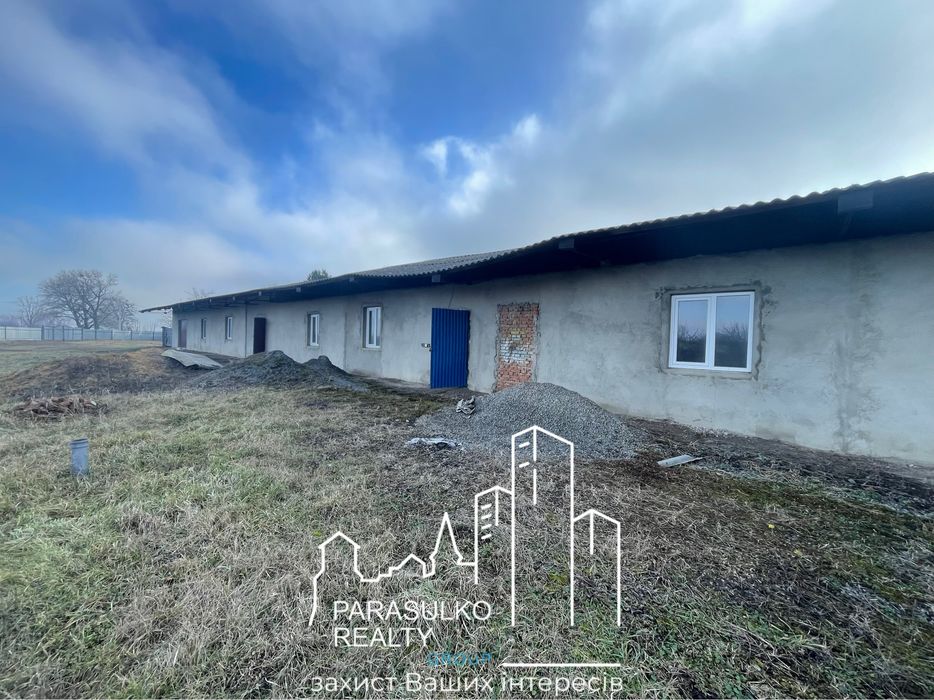 Продам приіщення з великою земельною ділянкою - Більше