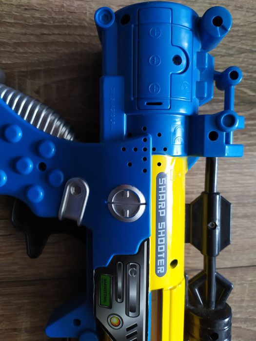 Pistolet plastikowy Flash Gun zabawka 3+ błyska strzela