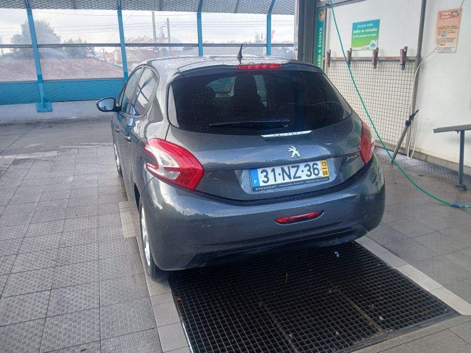 Peugeot 208 — fotografia 3