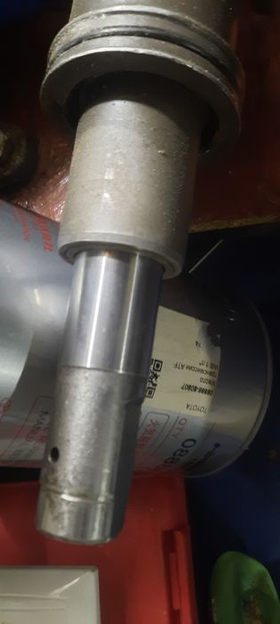 8D1 422 065 R продам рейку
