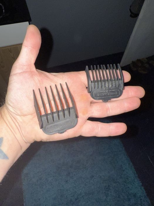 Maquina de cortar o cabelo com fio, boa qualidade e a funcionar