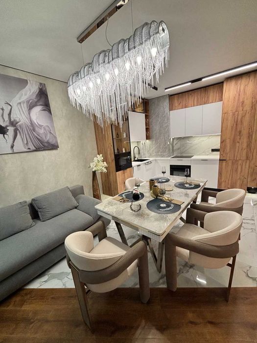 Квартира з новим трендовим дизайнерським ремонтом в Аркадії