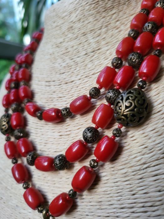 Авторське коралове кольє з бронзовою підвіскою "Богородиця"