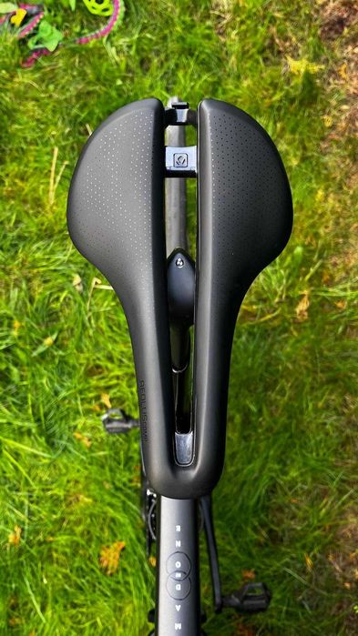 Rower szosowy TREK Madone SL6 gen.8 (Manteki elektroniczne Di2)2025 r.