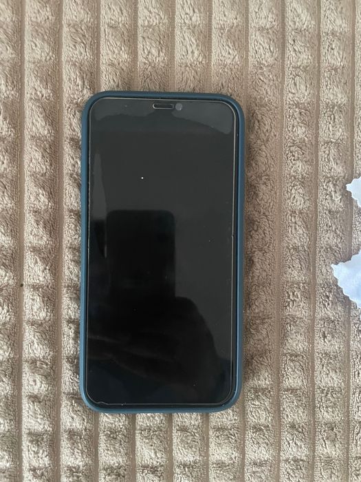 Продам айфон xr, б/у без дефектів