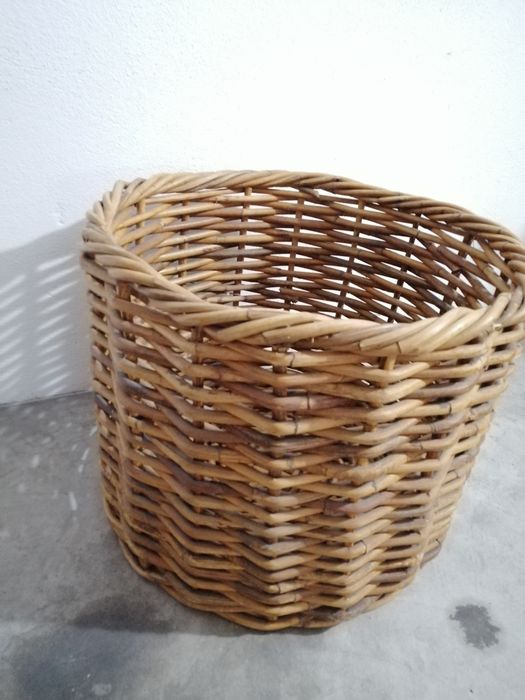 Cesta em verga grossa com capa