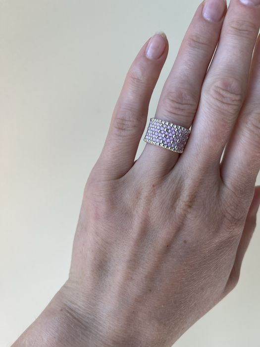 Piękny  pierścionek Miyuki różowy silk i srebro