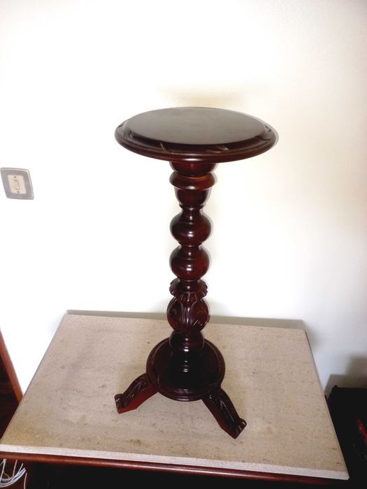 Mesinha em Madeira para apoio de Vasos, etc