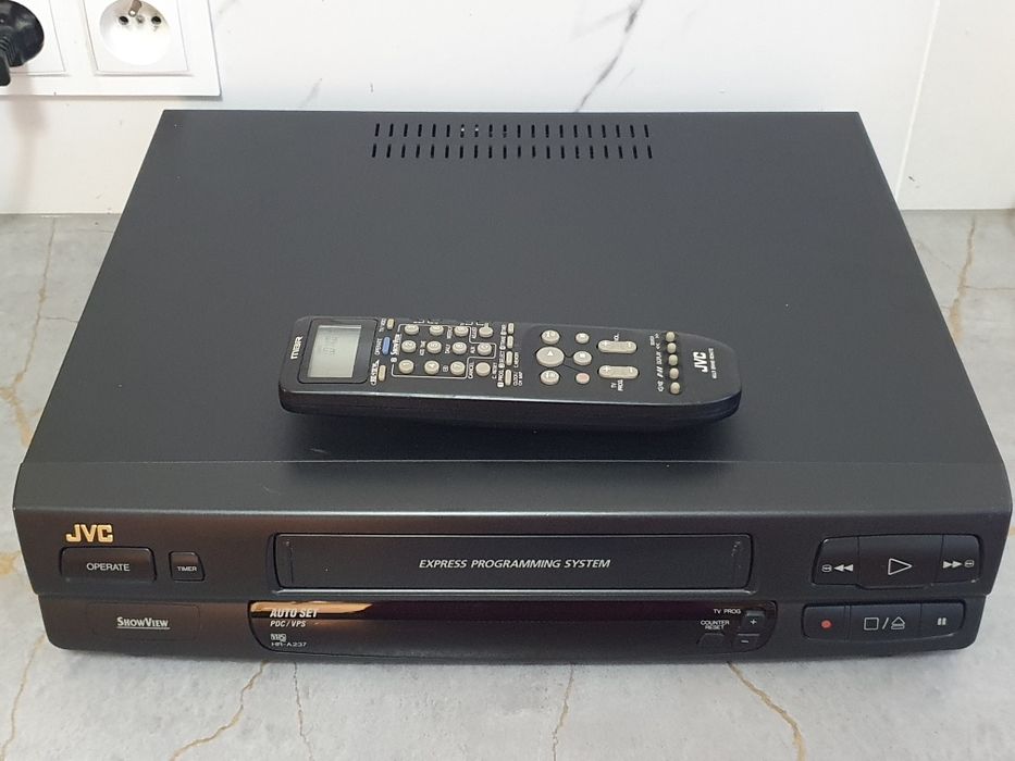 Magnetowid VHS JVC HR-A237 z pilotem